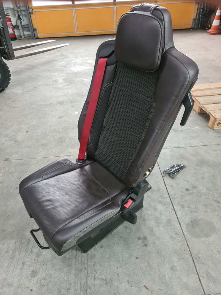 RENAULT FOTEL OBRACANY OBROTOWY SIEDZENIE PRAWE PASAŻERA SKÓRA RENAULT GAMA T C K - Sēdeklis - Kravas automašīna: foto 2 RENAULT FOTEL OBRACANY OBROTOWY SIEDZENIE PRAWE PASAŻERA SKÓRA RENAULT GAMA T C K - Sēdeklis - Kravas automašīna: foto 2