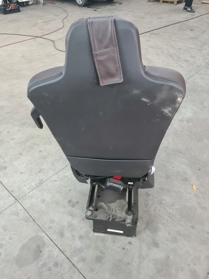 RENAULT FOTEL OBRACANY OBROTOWY SIEDZENIE PRAWE PASAŻERA SKÓRA RENAULT GAMA T C K - Sēdeklis - Kravas automašīna: foto 4 RENAULT FOTEL OBRACANY OBROTOWY SIEDZENIE PRAWE PASAŻERA SKÓRA RENAULT GAMA T C K - Sēdeklis - Kravas automašīna: foto 4