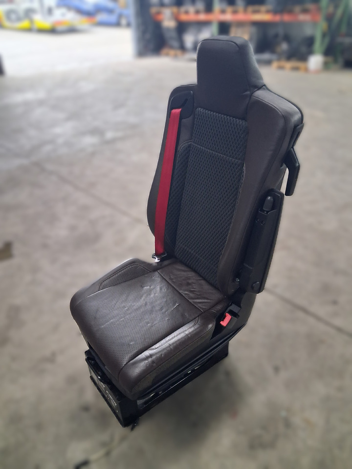 RENAULT FOTEL PRAWY SIEDZENIE PASAŻERA SKÓRA PNEUMATYCZNY RENAULT RANGE GAMA T C K - Sēdeklis - Kravas automašīna: foto 2 RENAULT FOTEL PRAWY SIEDZENIE PASAŻERA SKÓRA PNEUMATYCZNY RENAULT RANGE GAMA T C K - Sēdeklis - Kravas automašīna: foto 2