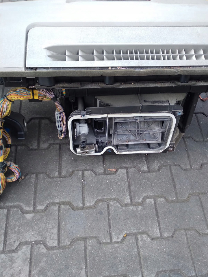 RENAULT KONSOLA DESKA ROZDZIELCZA PRZEKŁADKA ANGLIKA RENAULT LANDER KERAX MIDLUM - Mērinstrumentu panelis - Kravas automašīna: foto 2 RENAULT KONSOLA DESKA ROZDZIELCZA PRZEKŁADKA ANGLIKA RENAULT LANDER KERAX MIDLUM - Mērinstrumentu panelis - Kravas automašīna: foto 2