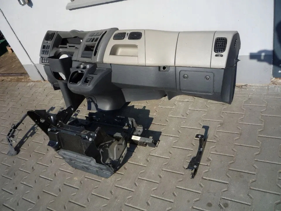 RENAULT KONSOLA DESKA ROZDZIELCZA PRZEKŁADKA ANGLIKA RENAULT MIDLUM DXI EURO 5 - Mērinstrumentu panelis - Kravas automašīna: foto 2 RENAULT KONSOLA DESKA ROZDZIELCZA PRZEKŁADKA ANGLIKA RENAULT MIDLUM DXI EURO 5 - Mērinstrumentu panelis - Kravas automašīna: foto 2