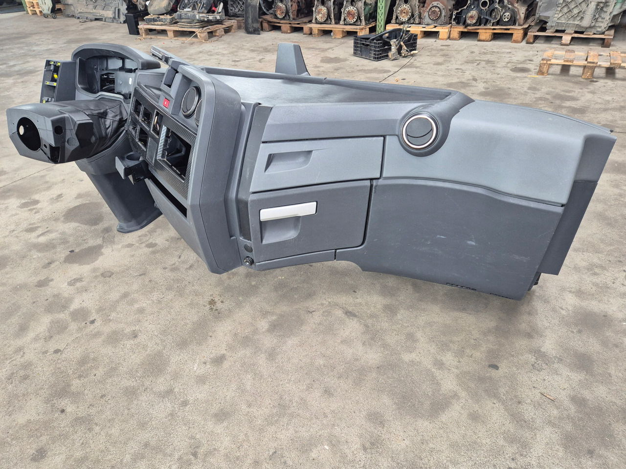 RENAULT KONSOLA KOMPLETNA KOKPIT DESKA PRZEKŁADKA ANGLIKA RENAULT GAMA T RANGE EVO - Kabīne un interjers - Kravas automašīna: foto 4 RENAULT KONSOLA KOMPLETNA KOKPIT DESKA PRZEKŁADKA ANGLIKA RENAULT GAMA T RANGE EVO - Kabīne un interjers - Kravas automašīna: foto 4