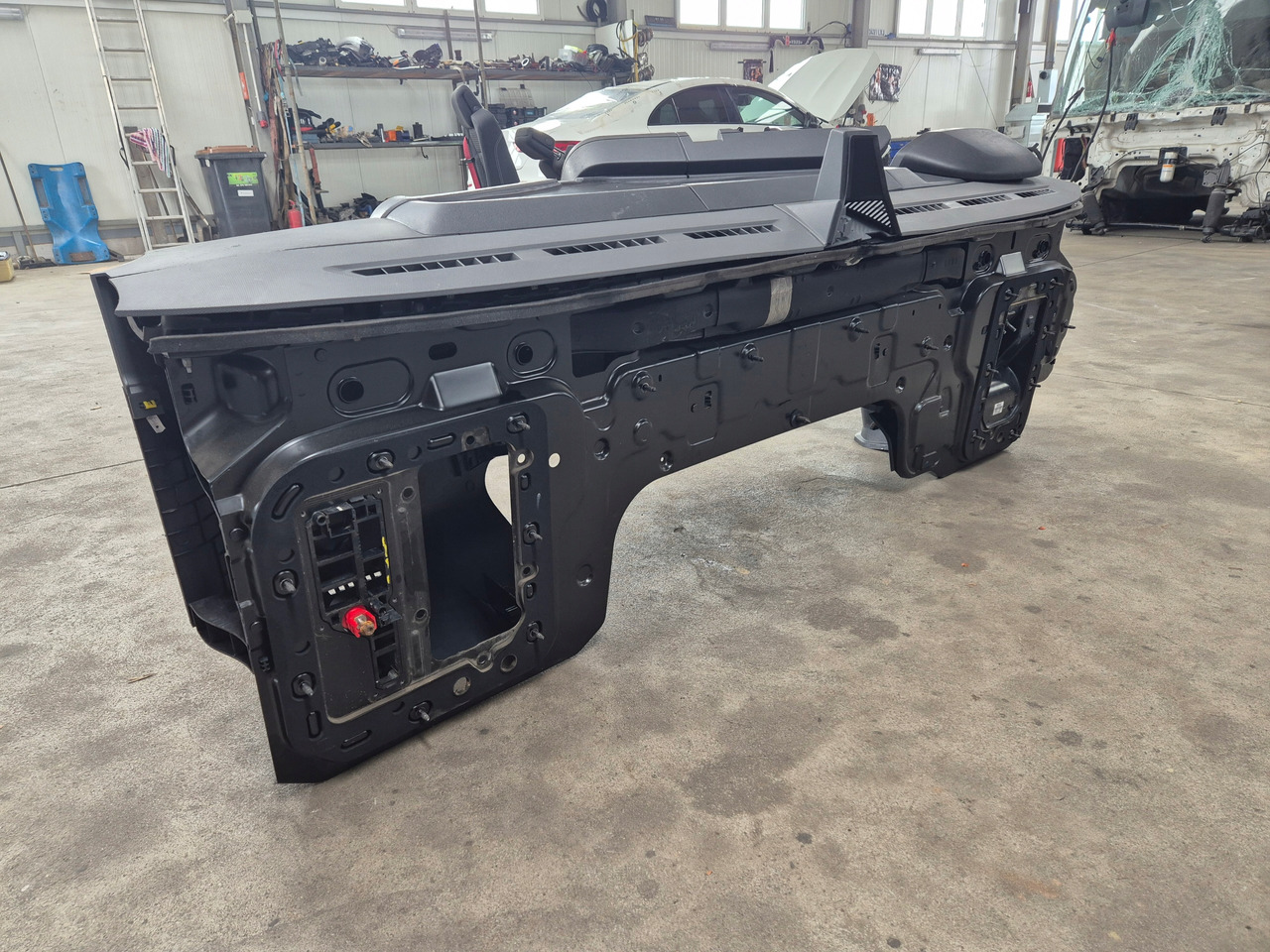 RENAULT KONSOLA KOMPLETNA KOKPIT DESKA PRZEKŁADKA ANGLIKA RENAULT GAMA T RANGE EVO - Kabīne un interjers - Kravas automašīna: foto 5 RENAULT KONSOLA KOMPLETNA KOKPIT DESKA PRZEKŁADKA ANGLIKA RENAULT GAMA T RANGE EVO - Kabīne un interjers - Kravas automašīna: foto 5