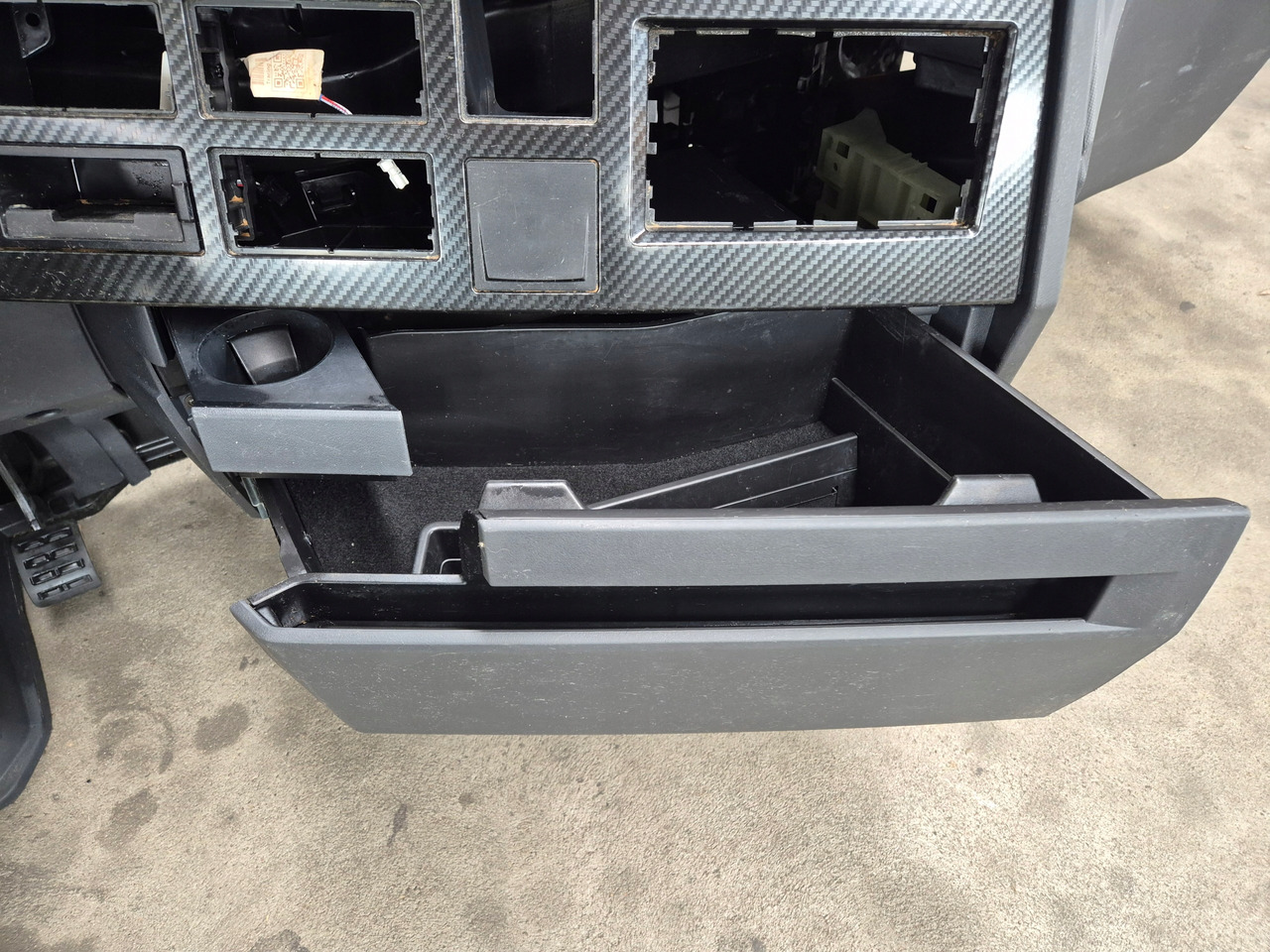 RENAULT KONSOLA KOMPLETNA KOKPIT DESKA PRZEKŁADKA ANGLIKA RENAULT GAMA T RANGE EVO - Kabīne un interjers - Kravas automašīna: foto 3 RENAULT KONSOLA KOMPLETNA KOKPIT DESKA PRZEKŁADKA ANGLIKA RENAULT GAMA T RANGE EVO - Kabīne un interjers - Kravas automašīna: foto 3