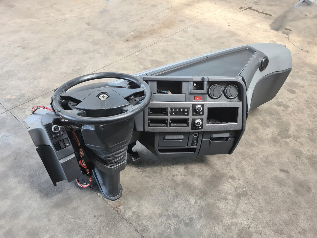 RENAULT KONSOLA KOMPLETNA KOKPIT DESKA ROZDZIELCZA PRZEKŁADKA ANGLIKA RENAULT GAMA T RANGE - Mērinstrumentu panelis - Kravas automašīna: foto 1 RENAULT KONSOLA KOMPLETNA KOKPIT DESKA ROZDZIELCZA PRZEKŁADKA ANGLIKA RENAULT GAMA T RANGE - Mērinstrumentu panelis - Kravas automašīna: foto 1