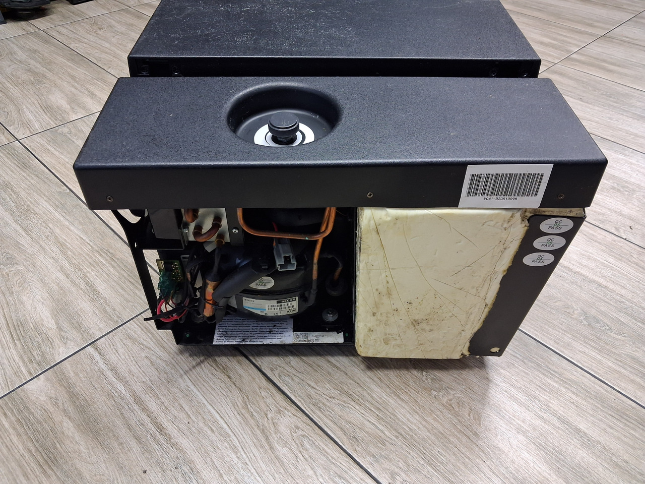 RENAULT LODÓWKA CHŁODZIARKA ORYGINAŁ RENAULT GAMA T HIGH WYSOKA KABINA - Kabīne un interjers - Kravas automašīna: foto 5 RENAULT LODÓWKA CHŁODZIARKA ORYGINAŁ RENAULT GAMA T HIGH WYSOKA KABINA - Kabīne un interjers - Kravas automašīna: foto 5