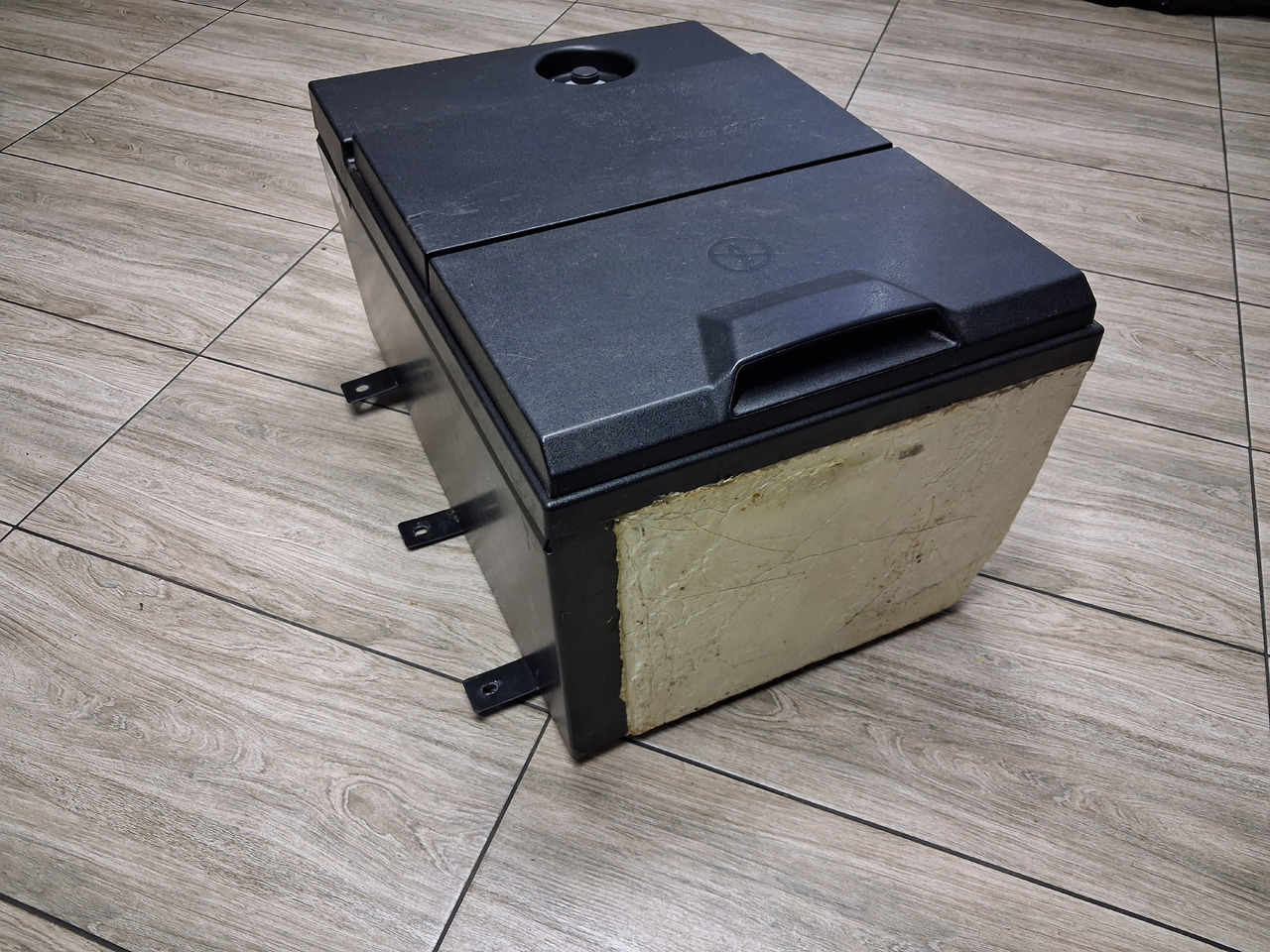 RENAULT LODÓWKA CHŁODZIARKA ORYGINAŁ RENAULT GAMA T HIGH WYSOKA KABINA - Kabīne un interjers - Kravas automašīna: foto 1 RENAULT LODÓWKA CHŁODZIARKA ORYGINAŁ RENAULT GAMA T HIGH WYSOKA KABINA - Kabīne un interjers - Kravas automašīna: foto 1