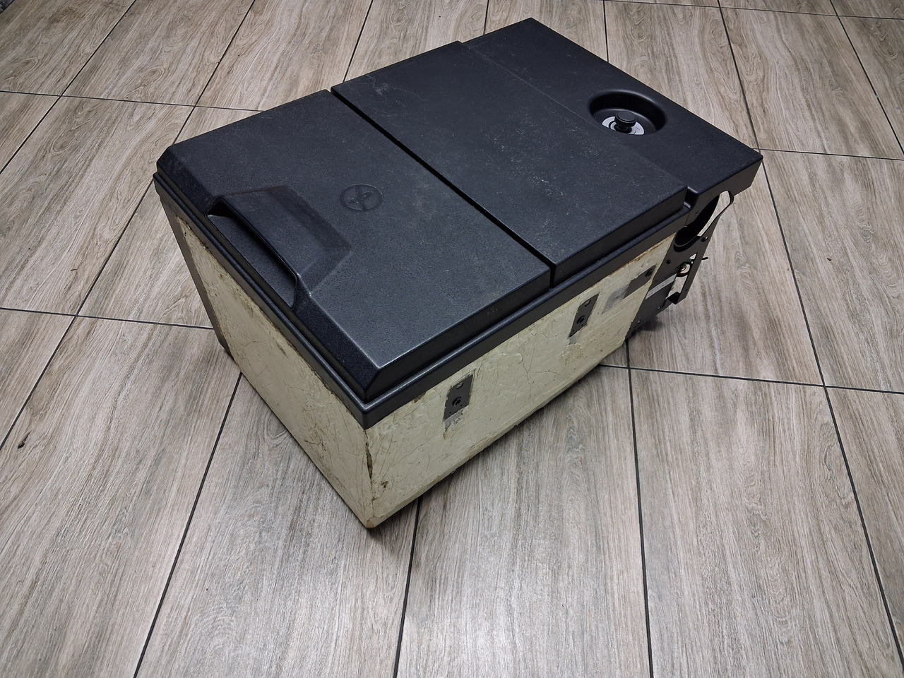 RENAULT LODÓWKA CHŁODZIARKA ORYGINAŁ RENAULT GAMA T HIGH WYSOKA KABINA - Kabīne un interjers - Kravas automašīna: foto 2 RENAULT LODÓWKA CHŁODZIARKA ORYGINAŁ RENAULT GAMA T HIGH WYSOKA KABINA - Kabīne un interjers - Kravas automašīna: foto 2