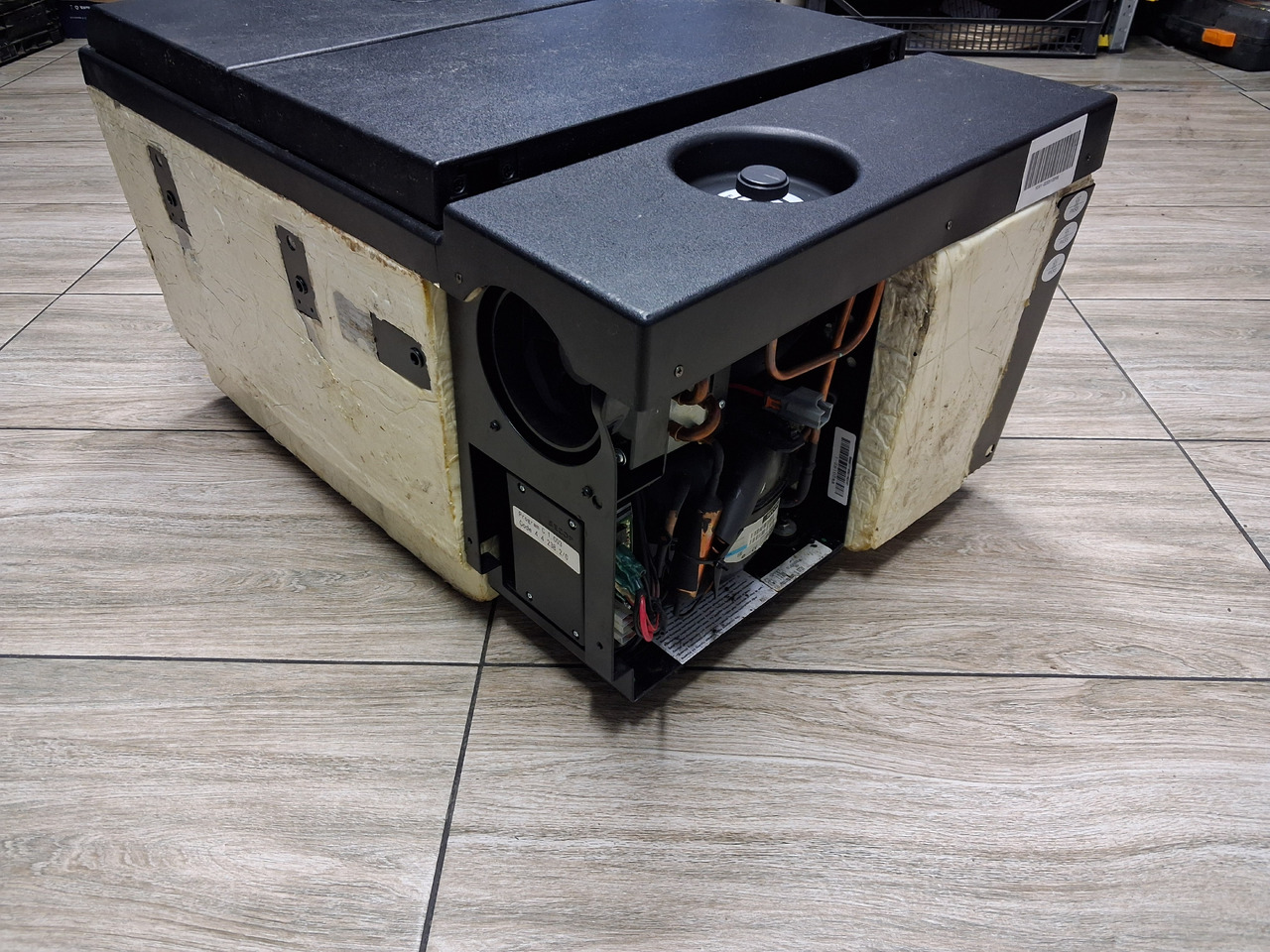 RENAULT LODÓWKA CHŁODZIARKA ORYGINAŁ RENAULT GAMA T HIGH WYSOKA KABINA - Kabīne un interjers - Kravas automašīna: foto 4 RENAULT LODÓWKA CHŁODZIARKA ORYGINAŁ RENAULT GAMA T HIGH WYSOKA KABINA - Kabīne un interjers - Kravas automašīna: foto 4