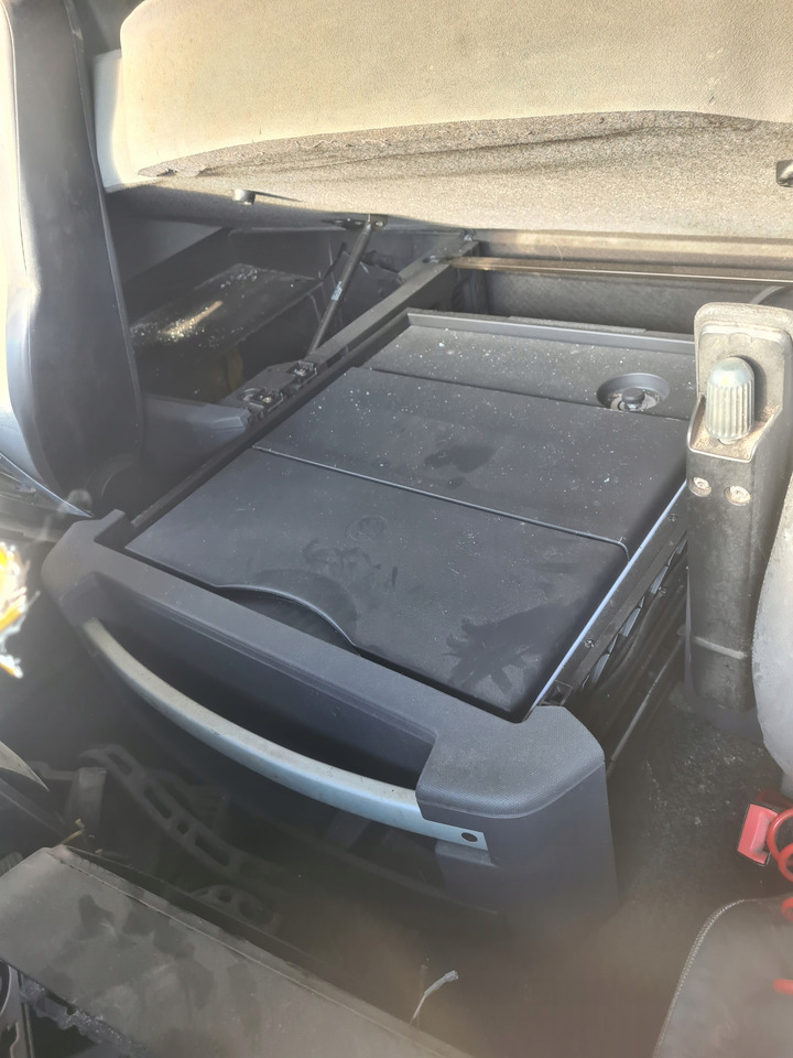 RENAULT LODÓWKA CHŁODZIARKA ORYGINAŁ RENAULT GAMA T RANGE ŚREDNIA KABINA - Kabīne un interjers - Kravas automašīna: foto 2 RENAULT LODÓWKA CHŁODZIARKA ORYGINAŁ RENAULT GAMA T RANGE ŚREDNIA KABINA - Kabīne un interjers - Kravas automašīna: foto 2