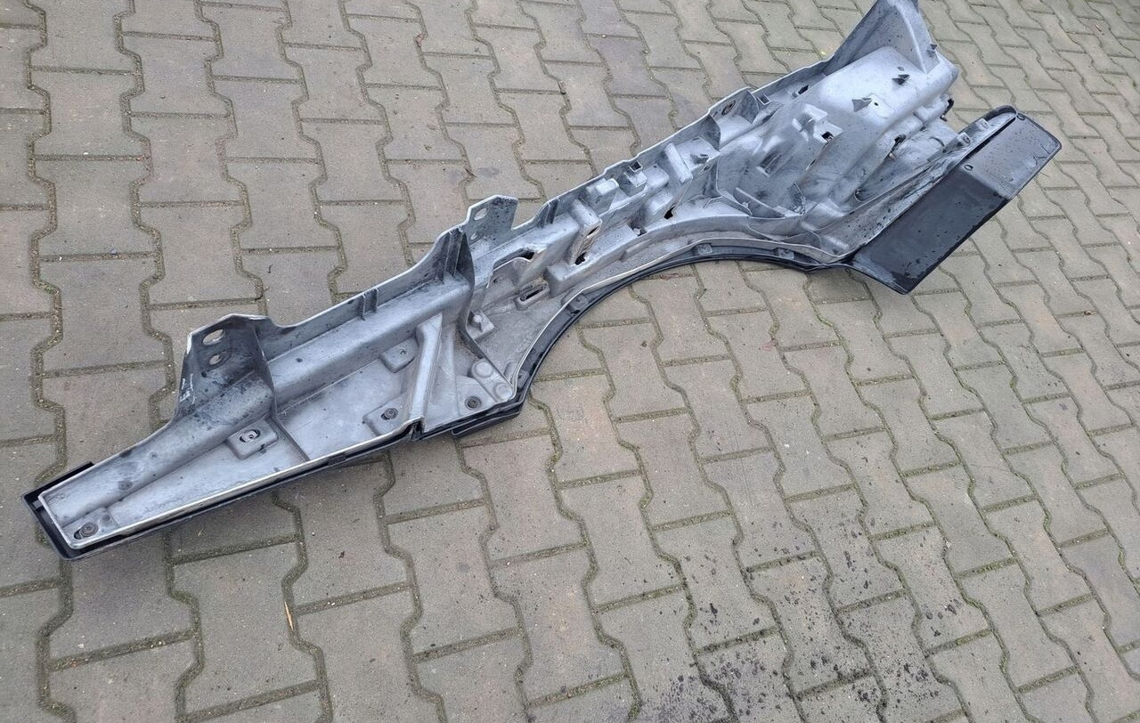 Renault STOPNICA GÓRNA STOPIEŃ LEWY RENAULT GAMA T RANGE - Pakāpiens - Kravas automašīna: foto 5 Renault STOPNICA GÓRNA STOPIEŃ LEWY RENAULT GAMA T RANGE - Pakāpiens - Kravas automašīna: foto 5