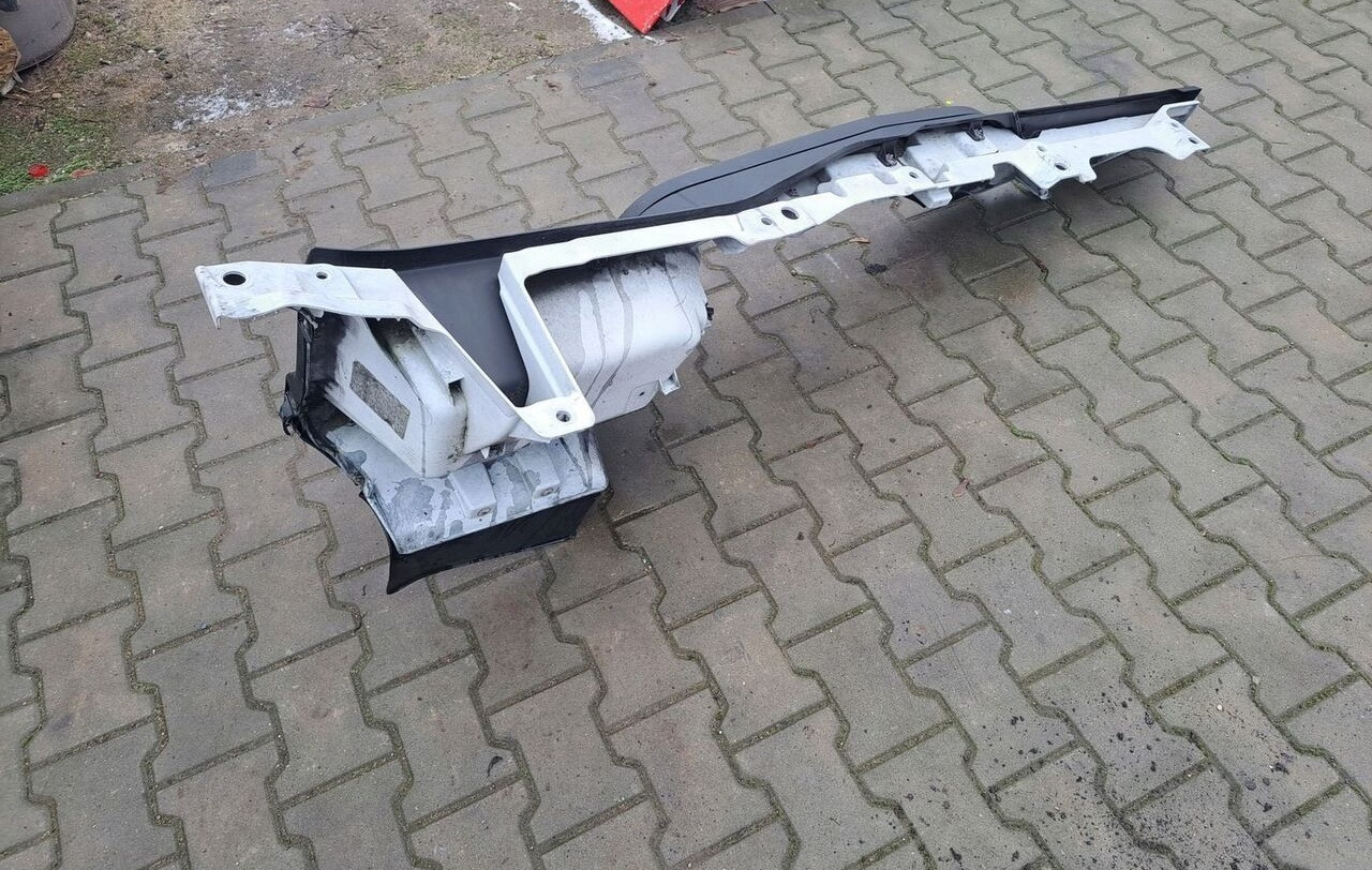 Renault STOPNICA GÓRNA STOPIEŃ PRAWY RENAULT GAMA T RANGE - Pakāpiens - Kravas automašīna: foto 4 Renault STOPNICA GÓRNA STOPIEŃ PRAWY RENAULT GAMA T RANGE - Pakāpiens - Kravas automašīna: foto 4