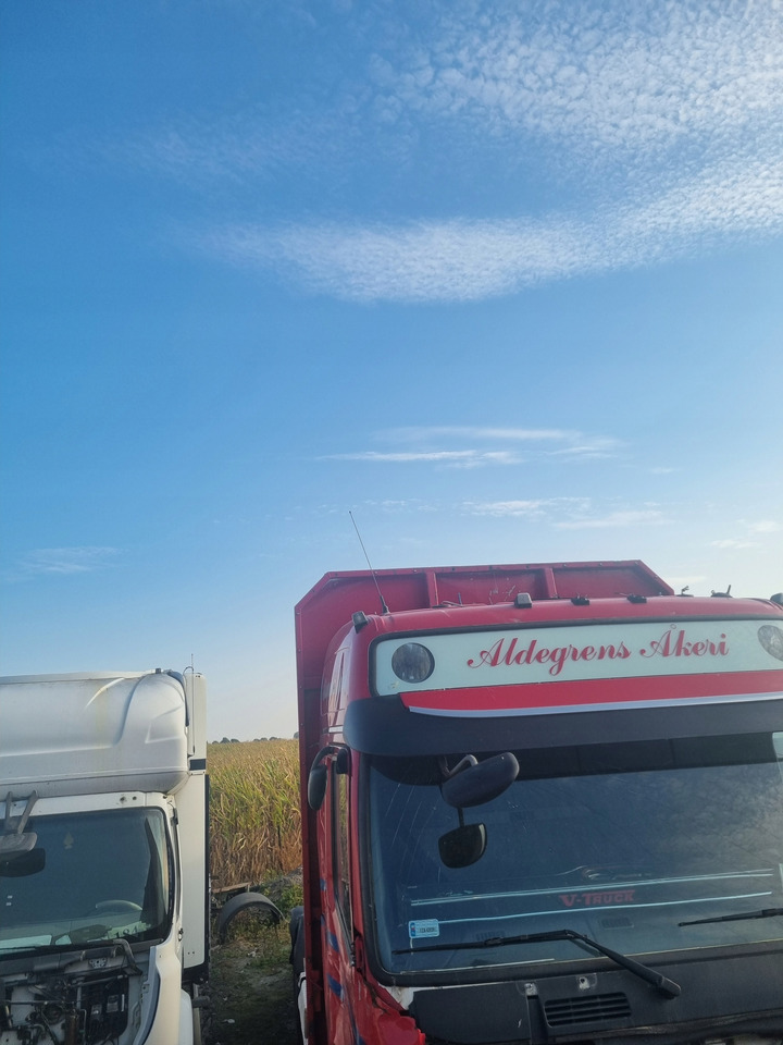 VOLVO BLENDA DASZEK OSŁONA PRZECIWSŁONECZNA MOCOWANIA VOLVO FH 13 16 LIFT - Saules sargs - Kravas automašīna: foto 3 VOLVO BLENDA DASZEK OSŁONA PRZECIWSŁONECZNA MOCOWANIA VOLVO FH 13 16 LIFT - Saules sargs - Kravas automašīna: foto 3