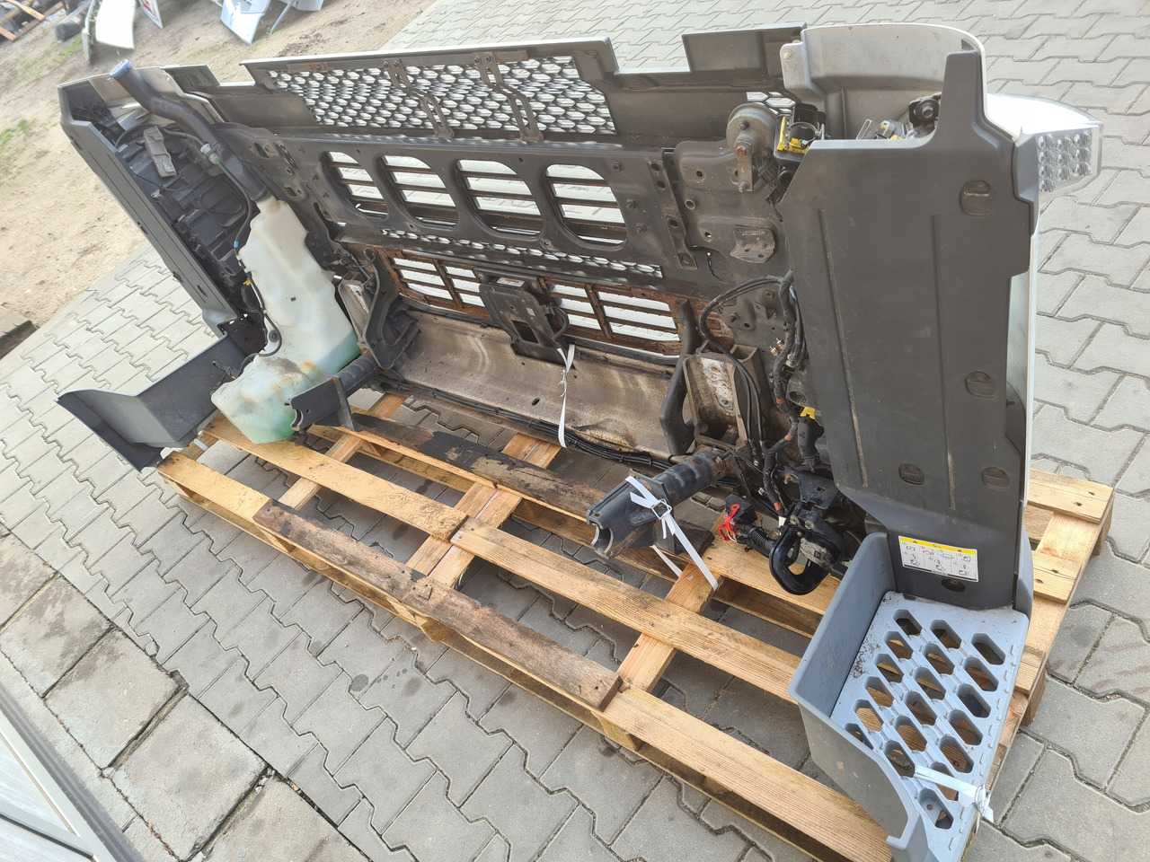 Buferis - Kravas automašīna VOLVO KOMPLETNY PRZÓD LAMPA ATRAPA GRILL BELKA FH 4 EURO 6: foto 14