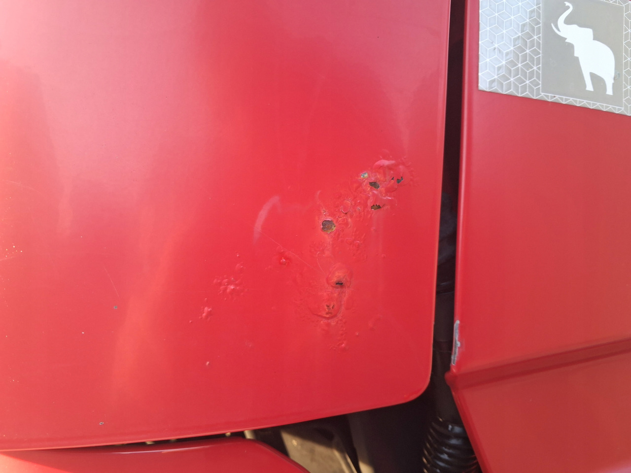 VOLVO MASKA KOMPLETNA GÓRNA ATRAPA KABINY VOLVO FM 4 FMX EURO 6 - Motora pārsegs - Kravas automašīna: foto 3 VOLVO MASKA KOMPLETNA GÓRNA ATRAPA KABINY VOLVO FM 4 FMX EURO 6 - Motora pārsegs - Kravas automašīna: foto 3