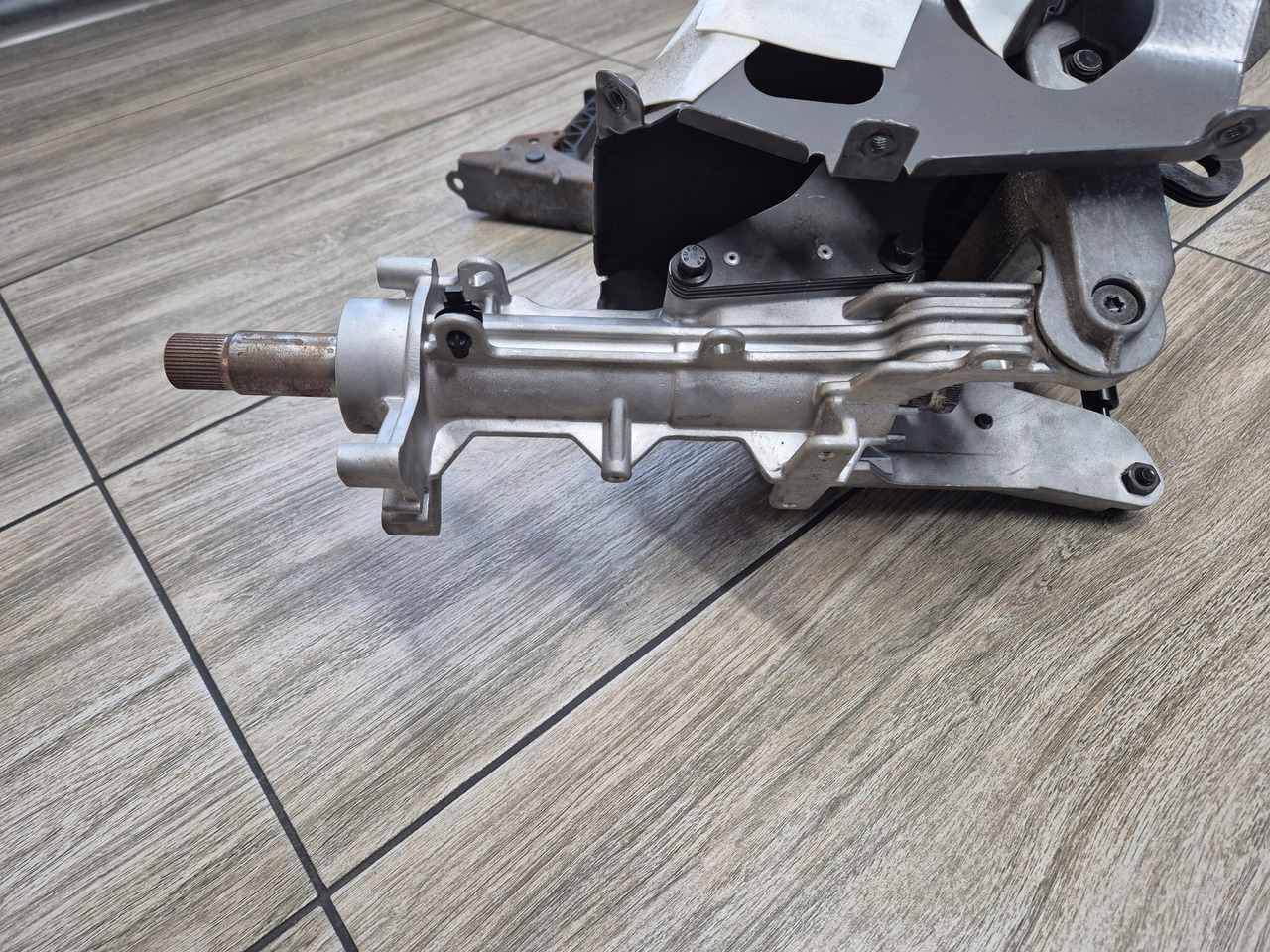 VOLVO MECHANIZM REGULACJI KIEROWNICY KOLUMNA VOLVO FH 4 FH 5 - Kabīne un interjers - Kravas automašīna: foto 4 VOLVO MECHANIZM REGULACJI KIEROWNICY KOLUMNA VOLVO FH 4 FH 5 - Kabīne un interjers - Kravas automašīna: foto 4