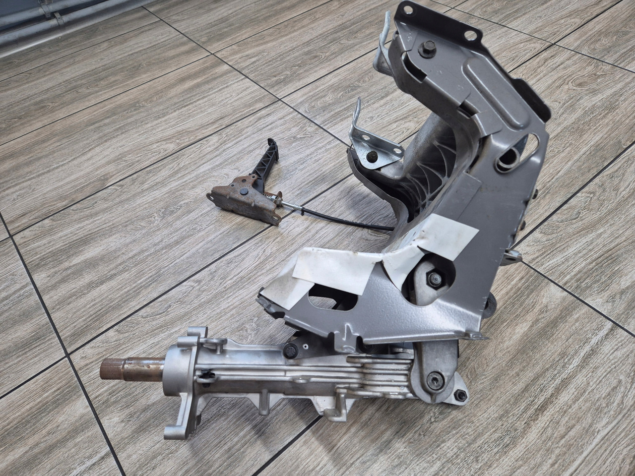 VOLVO MECHANIZM REGULACJI KIEROWNICY KOLUMNA VOLVO FH 4 FH 5 - Kabīne un interjers - Kravas automašīna: foto 3 VOLVO MECHANIZM REGULACJI KIEROWNICY KOLUMNA VOLVO FH 4 FH 5 - Kabīne un interjers - Kravas automašīna: foto 3