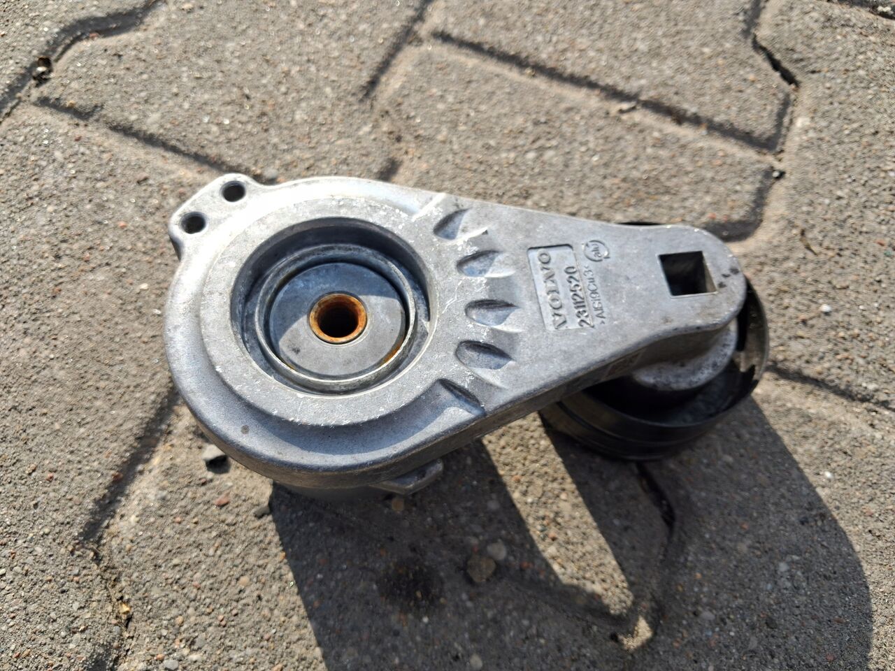 VOLVO ROLKA NAPINACZ PASKA ALTERNATORA RENAULT RANGE GAMA T VOLVO FH 4 5 - Dzinējs un rezerves daļas - Kravas automašīna: foto 2 VOLVO ROLKA NAPINACZ PASKA ALTERNATORA RENAULT RANGE GAMA T VOLVO FH 4 5 - Dzinējs un rezerves daļas - Kravas automašīna: foto 2