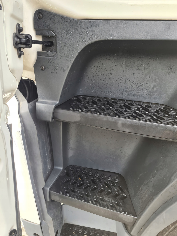 VOLVO STOPIEŃ STOPNICA KOMPLETNA LEWA STELAŻ ORYGINAŁ VOLVO FH 5 - Pakāpiens - Kravas automašīna: foto 2 VOLVO STOPIEŃ STOPNICA KOMPLETNA LEWA STELAŻ ORYGINAŁ VOLVO FH 5 - Pakāpiens - Kravas automašīna: foto 2