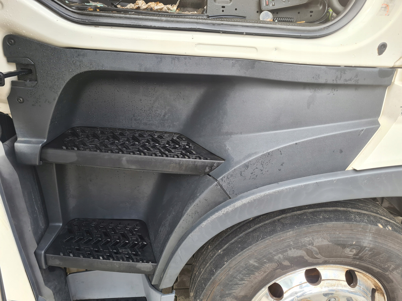 VOLVO STOPIEŃ STOPNICA KOMPLETNA LEWA STELAŻ ORYGINAŁ VOLVO FH 5 - Pakāpiens - Kravas automašīna: foto 4 VOLVO STOPIEŃ STOPNICA KOMPLETNA LEWA STELAŻ ORYGINAŁ VOLVO FH 5 - Pakāpiens - Kravas automašīna: foto 4