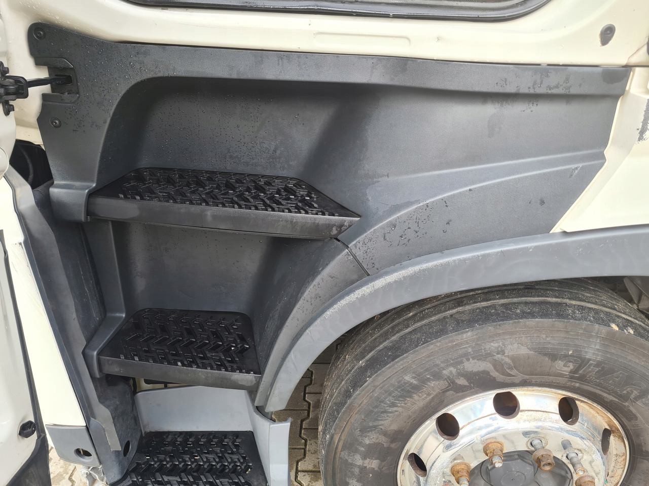 VOLVO STOPIEŃ STOPNICA KOMPLETNA LEWA STELAŻ ORYGINAŁ VOLVO FH 5 - Pakāpiens - Kravas automašīna: foto 1 VOLVO STOPIEŃ STOPNICA KOMPLETNA LEWA STELAŻ ORYGINAŁ VOLVO FH 5 - Pakāpiens - Kravas automašīna: foto 1