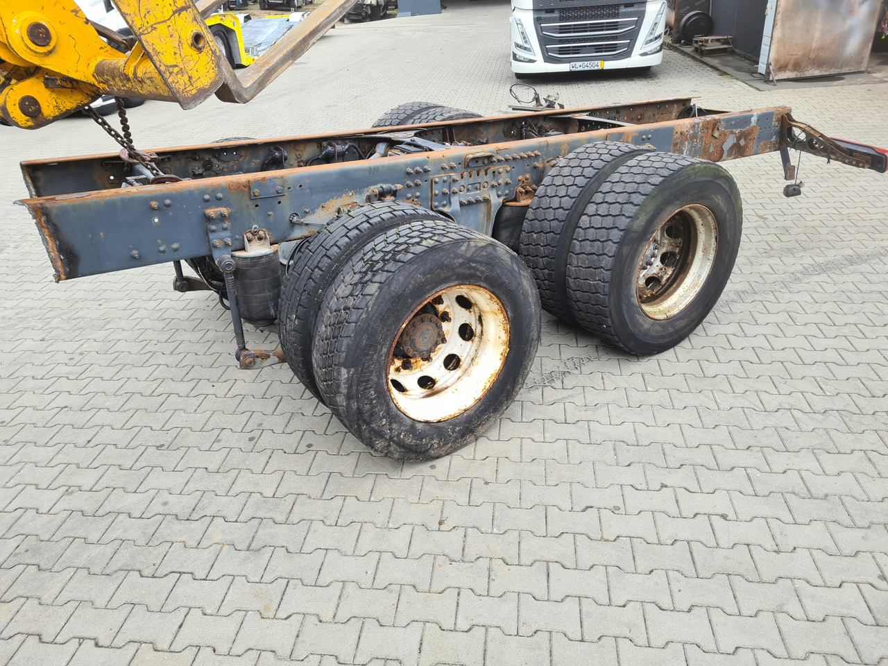 VOLVO WÓZEK DOLLY MOST PIASTY OŚ PODNOSZONA RAMA DO NACZEPY PRZYCZEPY 6x2 - Rāmis/ Šasija - Kravas automašīna: foto 3 VOLVO WÓZEK DOLLY MOST PIASTY OŚ PODNOSZONA RAMA DO NACZEPY PRZYCZEPY 6x2 - Rāmis/ Šasija - Kravas automašīna: foto 3