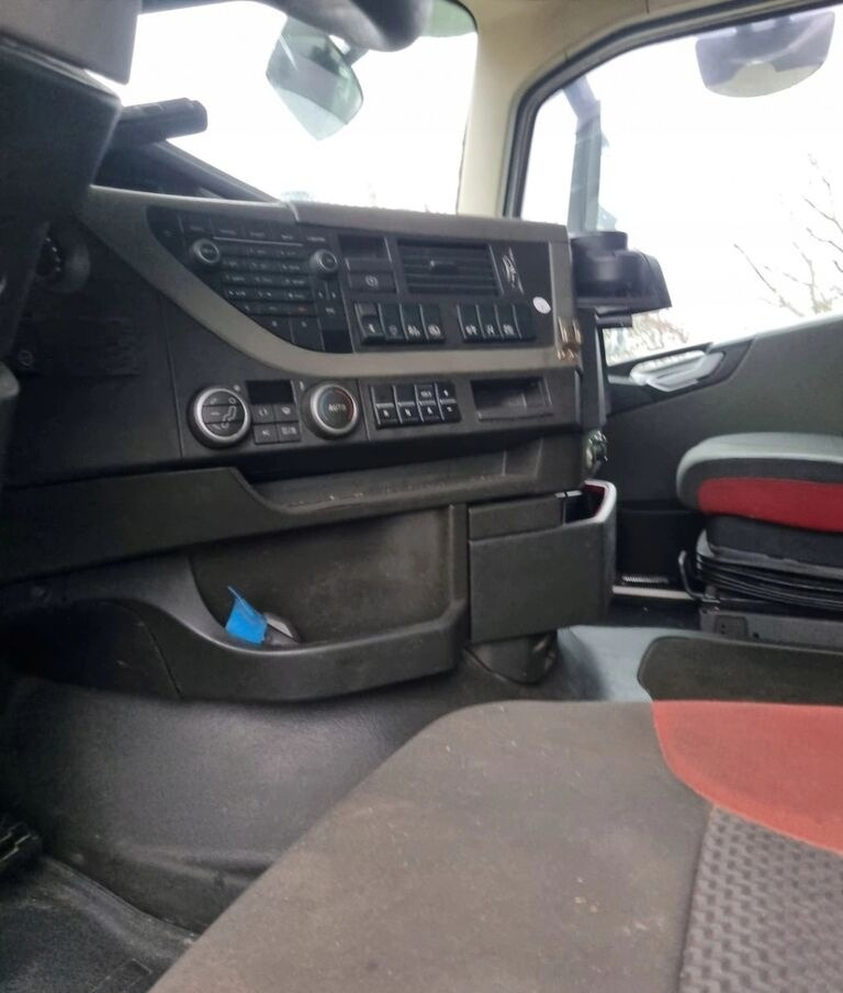 Volvo-ABG VOLVO FH 4 EURO 6 GLOBETROTTER 2018 ROK Volvo VOLVO FH 4 EURO 6 GLOBETROTTER 2018 ROK - Kabīne - Kravas automašīna: foto 3 Volvo-ABG VOLVO FH 4 EURO 6 GLOBETROTTER 2018 ROK Volvo VOLVO FH 4 EURO 6 GLOBETROTTER 2018 ROK - Kabīne - Kravas automašīna: foto 3