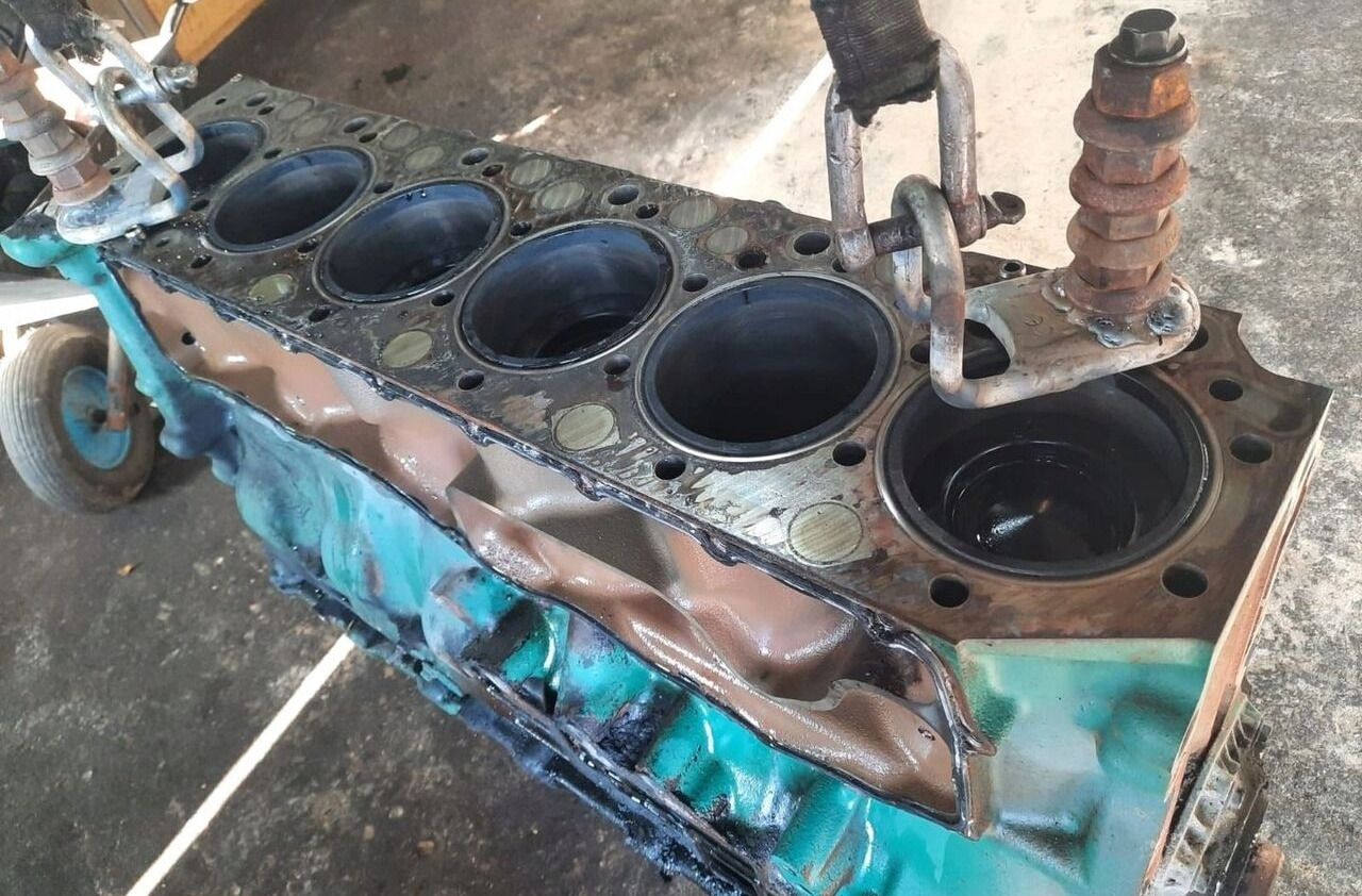 Volvo BLOK A TŁOKI WAŁ KORBOWY FM 9 D11C EUV. Volvo - Dzinējs - Kravas automašīna: foto 5 Volvo BLOK A TŁOKI WAŁ KORBOWY FM 9 D11C EUV. Volvo - Dzinējs - Kravas automašīna: foto 5