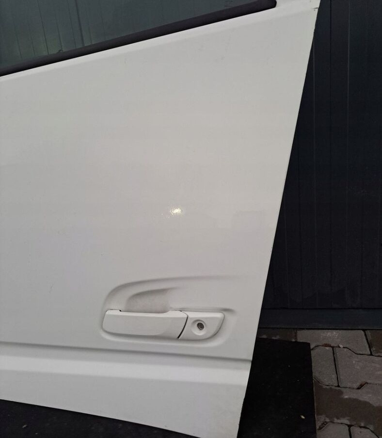 Volvo FH 4 - Durvis un rezerves daļas - Kravas automašīna: foto 4 Volvo FH 4 - Durvis un rezerves daļas - Kravas automašīna: foto 4