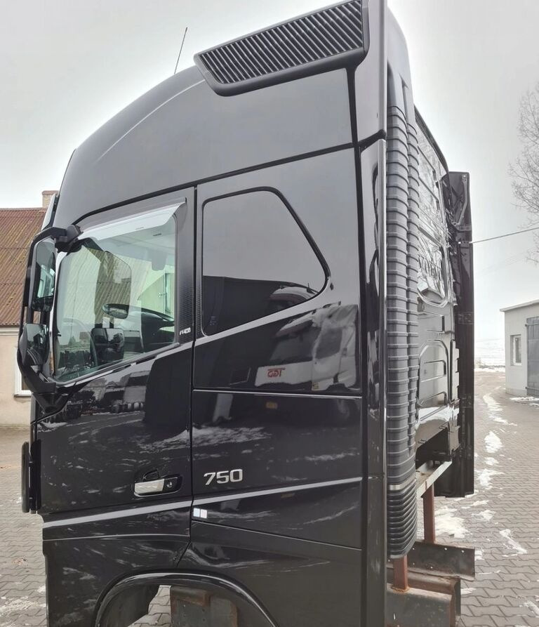 Volvo KOMPLETNA FH 16 750 EURO 6 GLOBETROTTER 2018 ROK Volvo VOLVO FH 16 750 EURO 6 GLOBETROTTER 2018 ROK - Kabīne - Kravas automašīna: foto 3 Volvo KOMPLETNA FH 16 750 EURO 6 GLOBETROTTER 2018 ROK Volvo VOLVO FH 16 750 EURO 6 GLOBETROTTER 2018 ROK - Kabīne - Kravas automašīna: foto 3