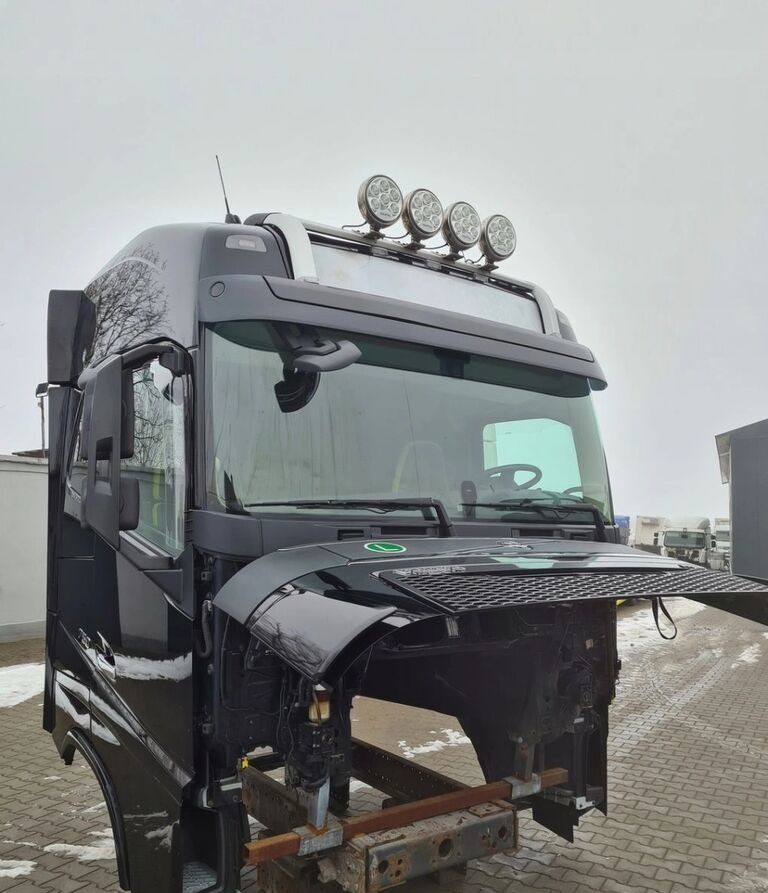 Volvo KOMPLETNA FH 16 750 EURO 6 GLOBETROTTER 2018 ROK Volvo VOLVO FH 16 750 EURO 6 GLOBETROTTER 2018 ROK - Kabīne - Kravas automašīna: foto 2 Volvo KOMPLETNA FH 16 750 EURO 6 GLOBETROTTER 2018 ROK Volvo VOLVO FH 16 750 EURO 6 GLOBETROTTER 2018 ROK - Kabīne - Kravas automašīna: foto 2