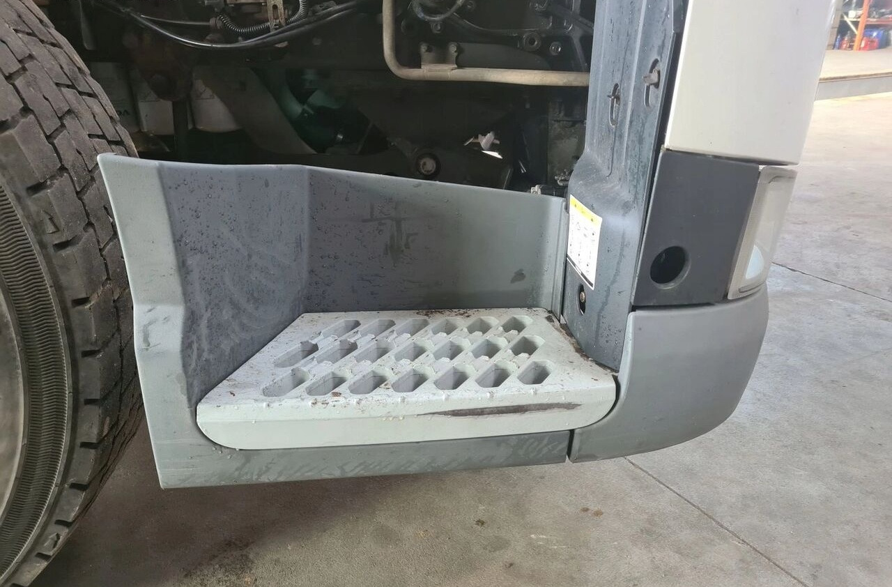 Volvo KOMPLETNY PRZÓD LAMPA ATRAPA GRILL BELKA FH 4 EURO 6 Volvo VOLVO FH 4 EURO 6 - Buferis - Kravas automašīna: foto 2 Volvo KOMPLETNY PRZÓD LAMPA ATRAPA GRILL BELKA FH 4 EURO 6 Volvo VOLVO FH 4 EURO 6 - Buferis - Kravas automašīna: foto 2