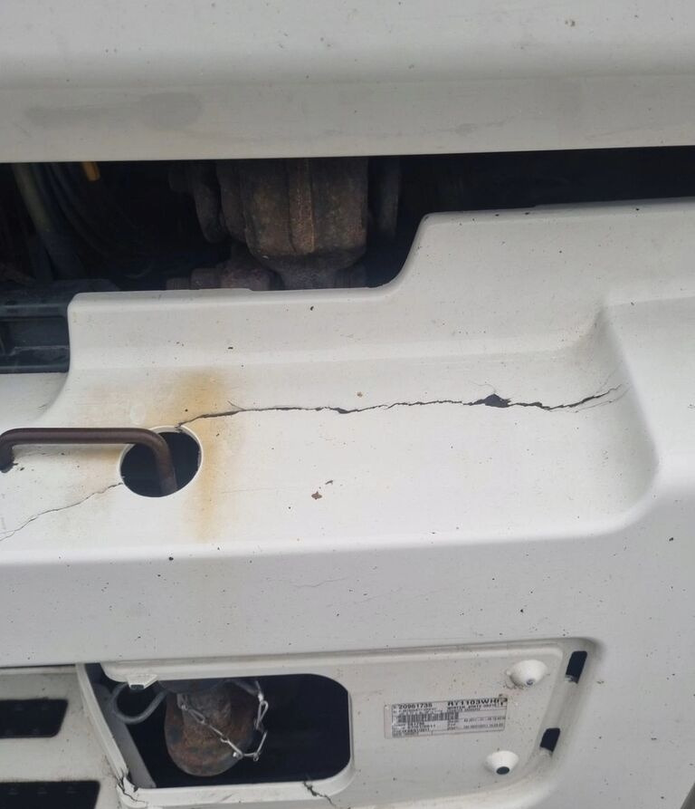 Buferis - Kravas automašīna Volvo KOMPLETNY Z LAMPAMI BELKA STOPNIE   Volvo FL EURO 5: foto 9