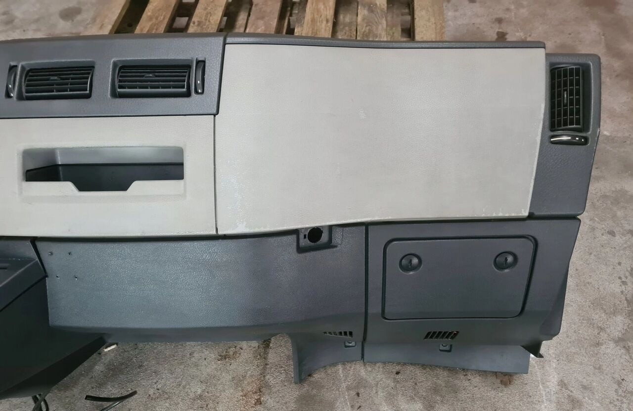 Volvo KONSOLA PRZEKŁADKA ANGLIKA FL EURO 5 Volvo ANGLIKA VOLVO FL EURO 5 - Mērinstrumentu panelis - Kravas automašīna: foto 4 Volvo KONSOLA PRZEKŁADKA ANGLIKA FL EURO 5 Volvo ANGLIKA VOLVO FL EURO 5 - Mērinstrumentu panelis - Kravas automašīna: foto 4