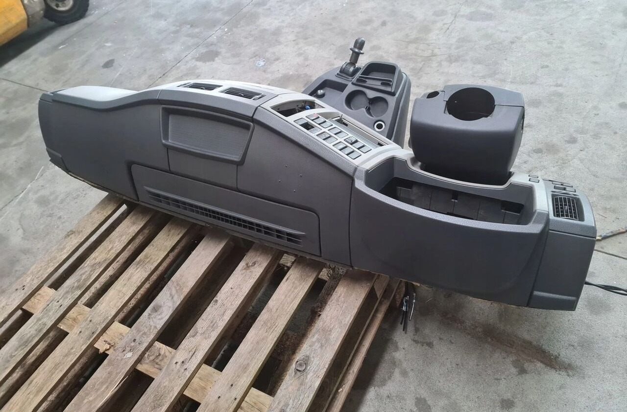 Volvo PRZEKŁADKA ANGLIKA VOLVO FL EURO 5 - Mērinstrumentu panelis - Kravas automašīna: foto 2 Volvo PRZEKŁADKA ANGLIKA VOLVO FL EURO 5 - Mērinstrumentu panelis - Kravas automašīna: foto 2