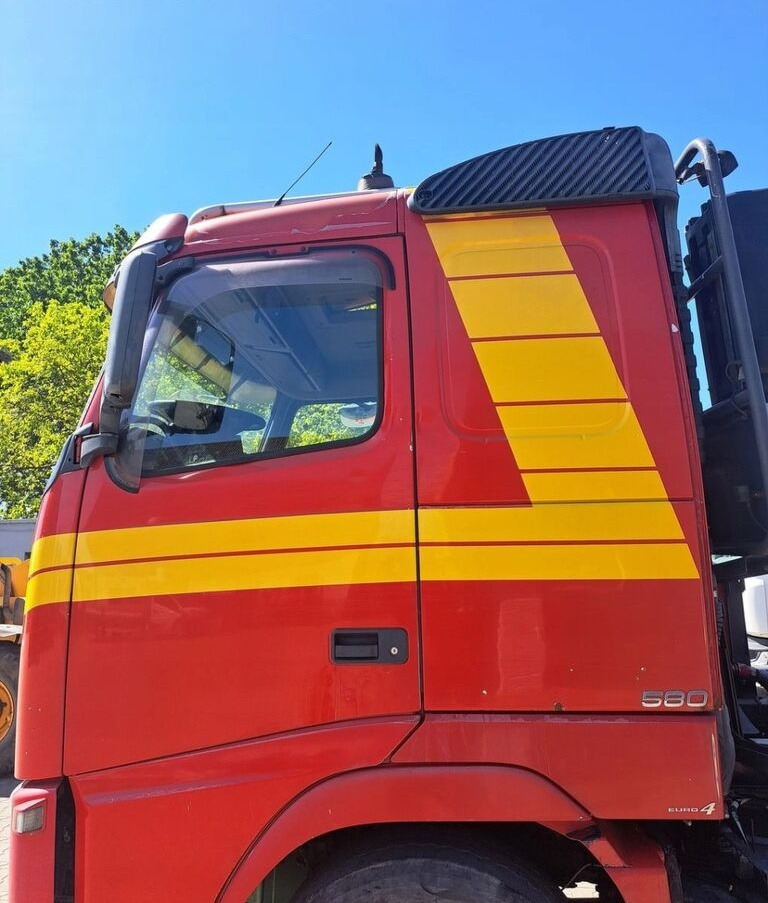 Volvo SPRZEDAM KABINĘ FH 16 EURO 5 NISKA. Volvo - Kabīne - Kravas automašīna: foto 4 Volvo SPRZEDAM KABINĘ FH 16 EURO 5 NISKA. Volvo - Kabīne - Kravas automašīna: foto 4