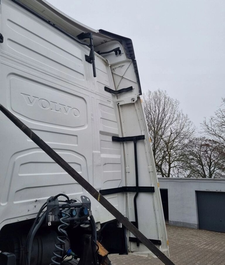 Volvo Y OWIEWKI KABINY KOMPLET FH 4 5 EURO 6 LIFT GLOBETROTTER Volvo VOLVO FH 4 5 EURO 6 LIFT GLOBETROTTER - Aerodinamika/ Spoileris - Kravas automašīna: foto 3 Volvo Y OWIEWKI KABINY KOMPLET FH 4 5 EURO 6 LIFT GLOBETROTTER Volvo VOLVO FH 4 5 EURO 6 LIFT GLOBETROTTER - Aerodinamika/ Spoileris - Kravas automašīna: foto 3