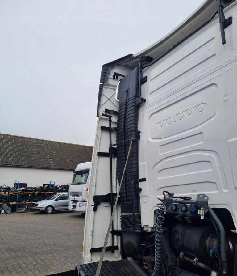 Volvo Y OWIEWKI KABINY KOMPLET FH 4 5 EURO 6 LIFT GLOBETROTTER Volvo VOLVO FH 4 5 EURO 6 LIFT GLOBETROTTER - Aerodinamika/ Spoileris - Kravas automašīna: foto 5 Volvo Y OWIEWKI KABINY KOMPLET FH 4 5 EURO 6 LIFT GLOBETROTTER Volvo VOLVO FH 4 5 EURO 6 LIFT GLOBETROTTER - Aerodinamika/ Spoileris - Kravas automašīna: foto 5