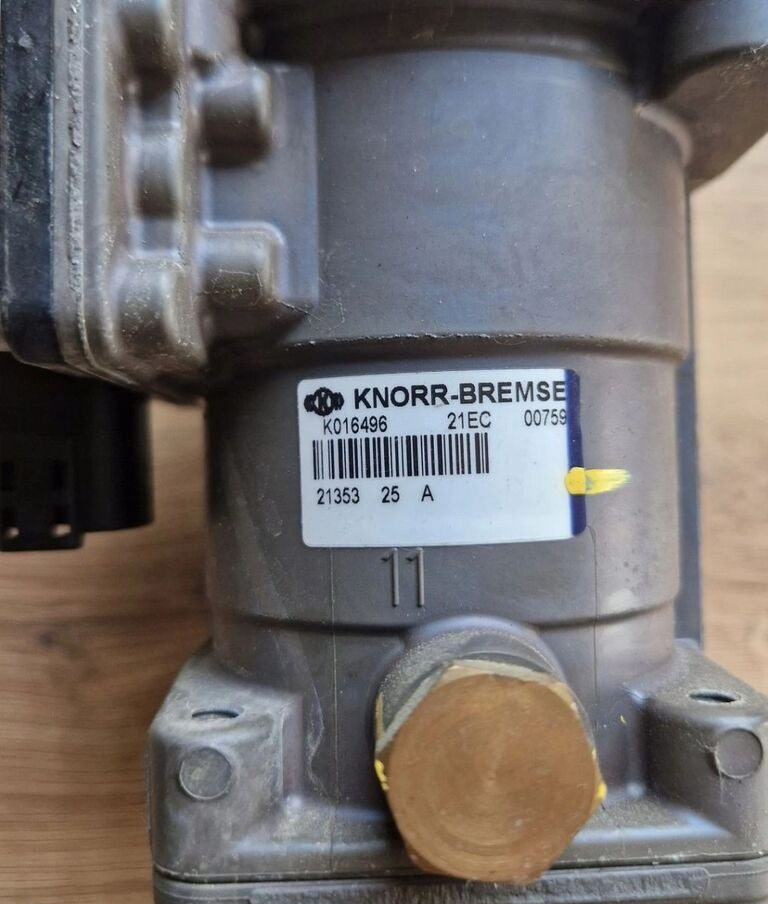 ZAWÓR GŁÓWNY HAMULCOWY POD PEDAŁ FORD F-MAX CARGO EURO 6 | ID: 6125030914 Ford F-MAX CARGO - Bremžu daļas - Kravas automašīna: foto 2 ZAWÓR GŁÓWNY HAMULCOWY POD PEDAŁ FORD F-MAX CARGO EURO 6 | ID: 6125030914 Ford F-MAX CARGO - Bremžu daļas - Kravas automašīna: foto 2