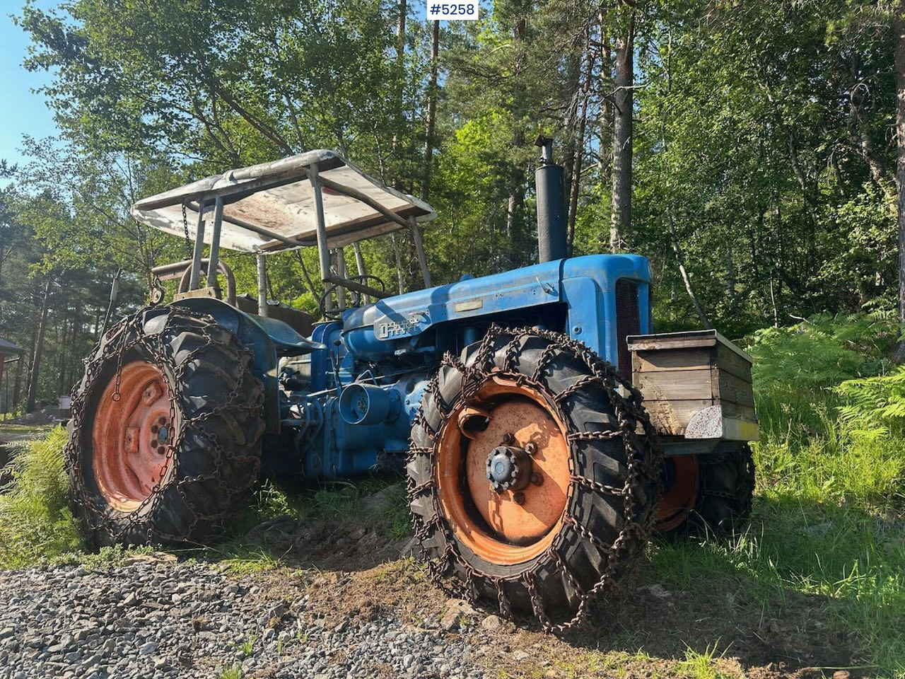 1963 Fordson Major 4x4 with splitter gearbox, Ako winch, and tire chains. SEE VIDEO. - Traktors: foto 2 1963 Fordson Major 4x4 with splitter gearbox, Ako winch, and tire chains. SEE VIDEO. - Traktors: foto 2