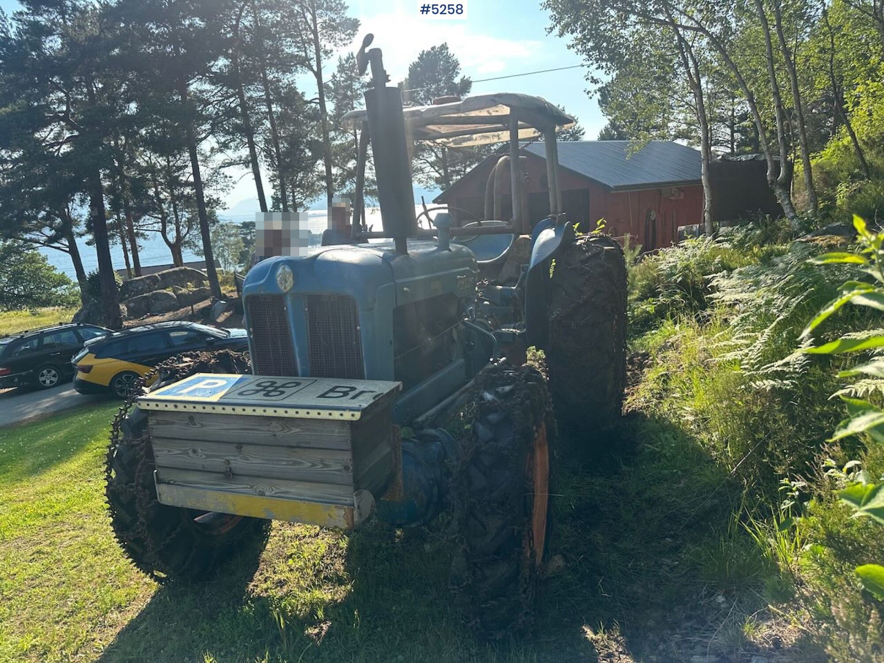 1963 Fordson Major 4x4 with splitter gearbox, Ako winch, and tire chains. SEE VIDEO. - Traktors: foto 5 1963 Fordson Major 4x4 with splitter gearbox, Ako winch, and tire chains. SEE VIDEO. - Traktors: foto 5