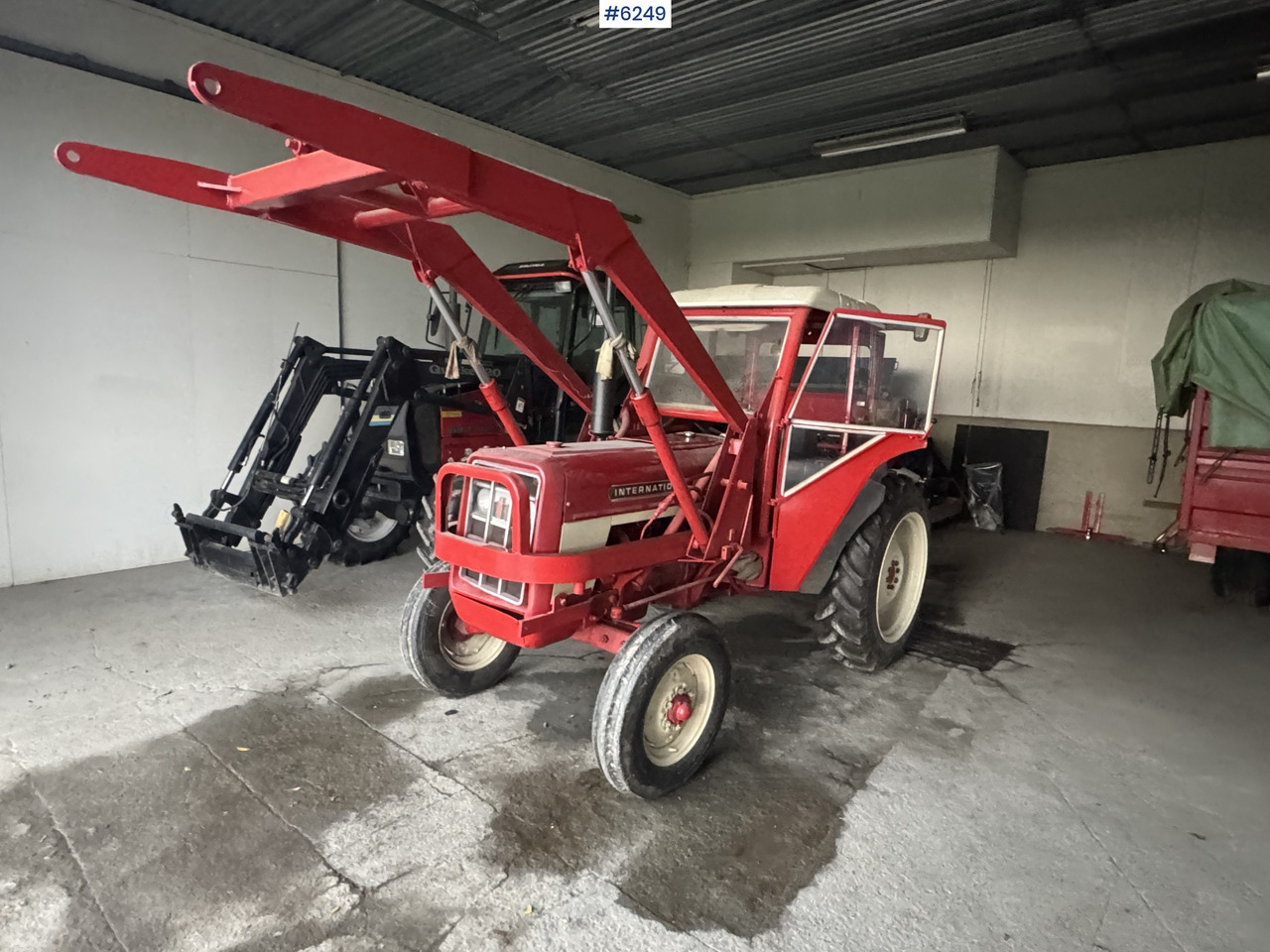 1973 International 444 w/ Bjørnerud loader and bucket. WATCH VIDEO - Traktors: foto 1 1973 International 444 w/ Bjørnerud loader and bucket. WATCH VIDEO - Traktors: foto 1