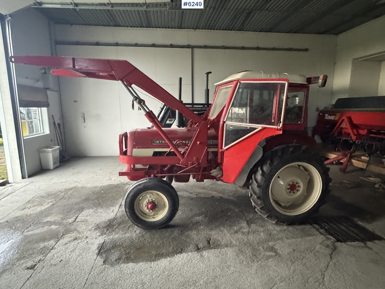 1973 International 444 w/ Bjørnerud loader and bucket. WATCH VIDEO - Traktors: foto 2 1973 International 444 w/ Bjørnerud loader and bucket. WATCH VIDEO - Traktors: foto 2