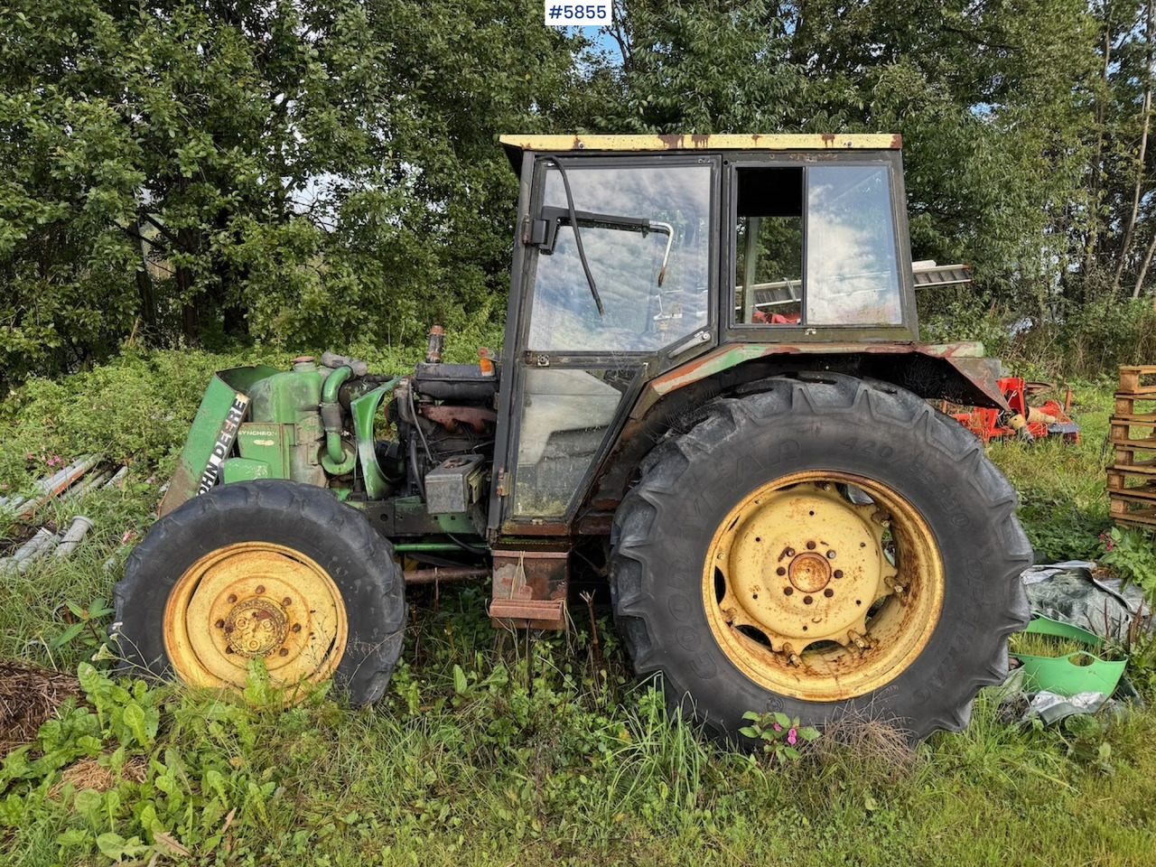 1982 John Deere 1140 with front loader and a parts tractor - Traktors: foto 5 1982 John Deere 1140 with front loader and a parts tractor - Traktors: foto 5