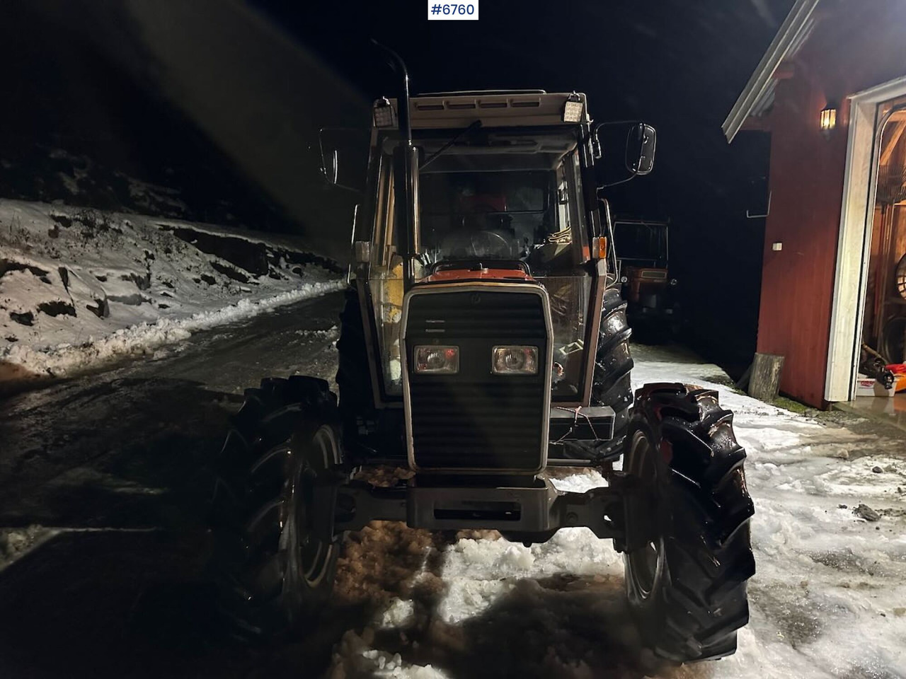 1991 Massey-Ferguson 362 4x4 tractor with chains - Traktors: foto 4 1991 Massey-Ferguson 362 4x4 tractor with chains - Traktors: foto 4