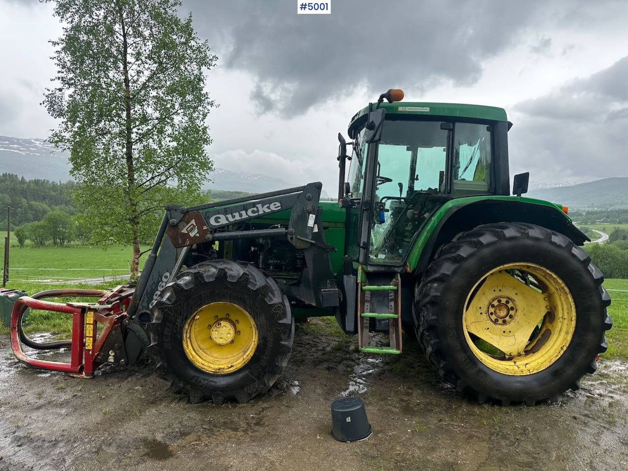 2000 John Deere 6610 4x4 tractor w/ front loader. - Traktors: foto 3 2000 John Deere 6610 4x4 tractor w/ front loader. - Traktors: foto 3