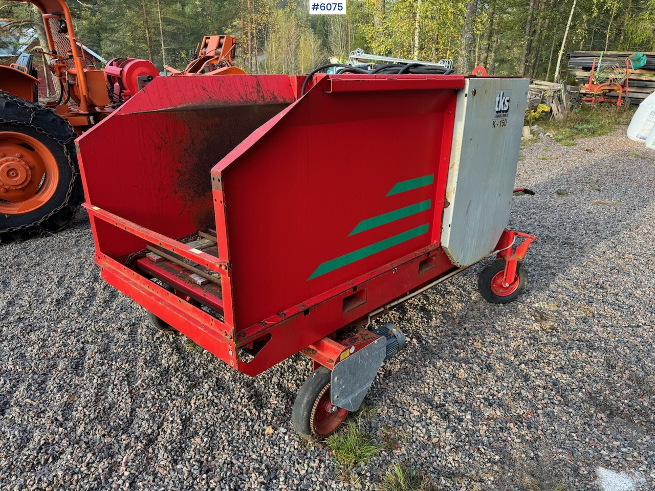 2000 TKS K-150 Round bale cutter with wheel drive. - Siena sagatavošanas tehnika: foto 5 2000 TKS K-150 Round bale cutter with wheel drive. - Siena sagatavošanas tehnika: foto 5