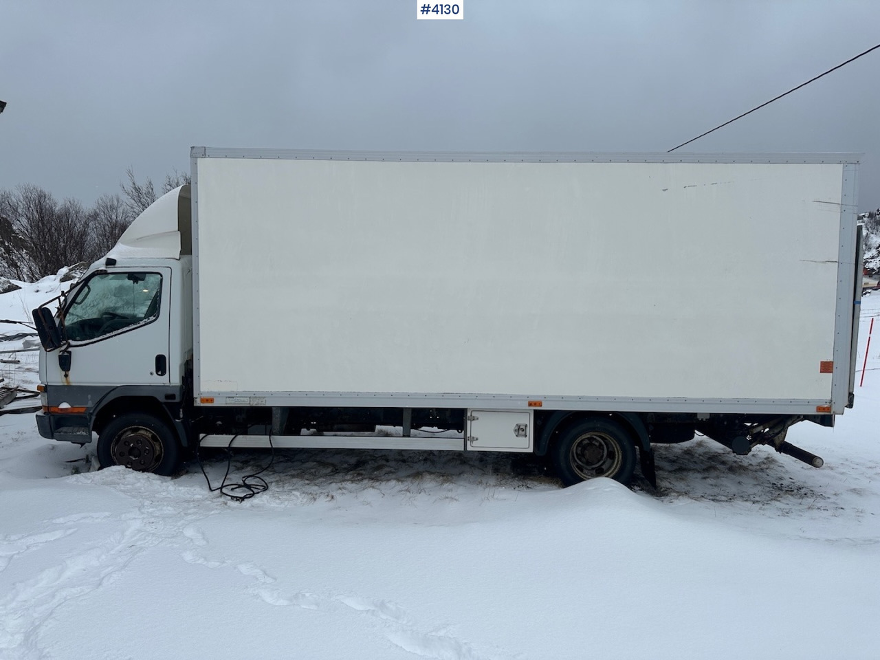 2001 Mitsubishi Canter skapbil - Kravas automašīna ar slēgto virsbūvi: foto 2 2001 Mitsubishi Canter skapbil - Kravas automašīna ar slēgto virsbūvi: foto 2