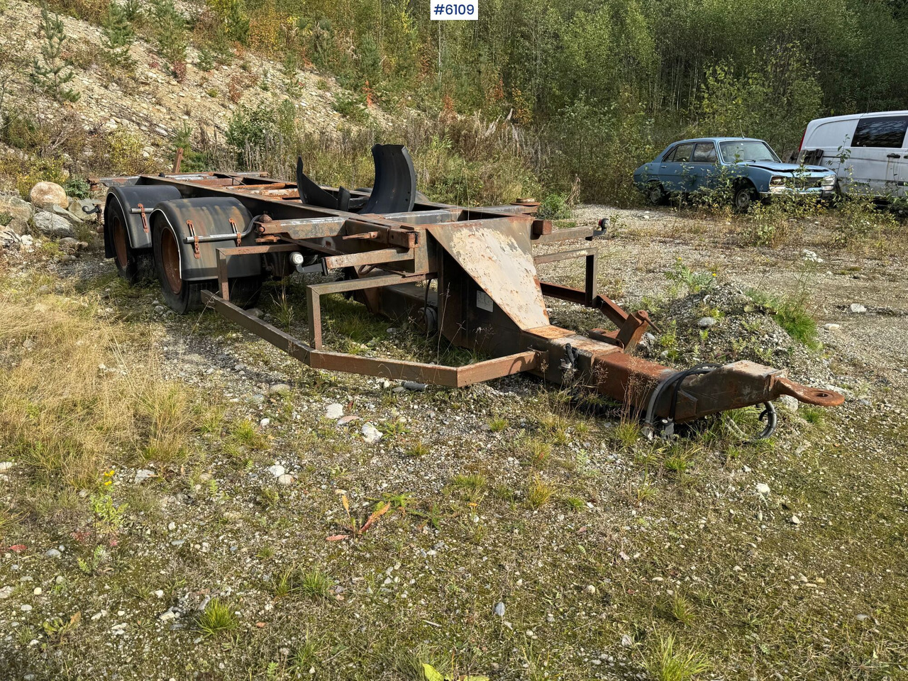 2002 Istrail container trailer. Repair object. - Piekabe zema profila platforma: foto 1 2002 Istrail container trailer. Repair object. - Piekabe zema profila platforma: foto 1
