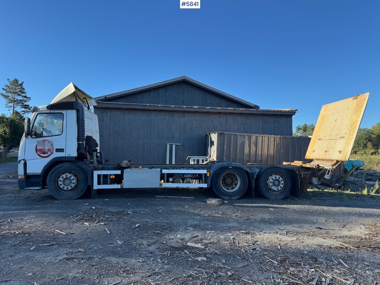 2002 Volvo FM 6x2. - Konteineru vedējs/ Kravas automašīna ar noņemamā virsbūve: foto 2 2002 Volvo FM 6x2. - Konteineru vedējs/ Kravas automašīna ar noņemamā virsbūve: foto 2